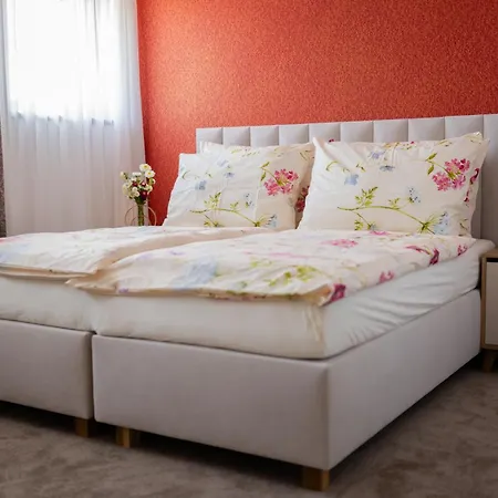 Gasthof Restauracia S Ubytovanim Mikov Dvor Neutra