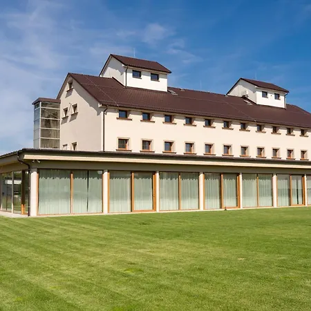 Gasthof Restauracia S Ubytovanim Mikov Dvor Neutra