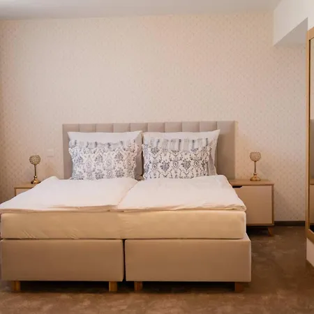 Restauracia S Ubytovanim Mikov Dvor